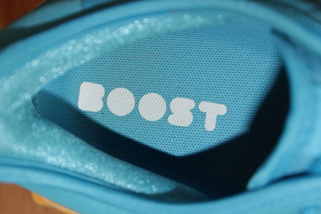 Pěna Boost v tenisových botách adidas SoleCourt Boost Clay