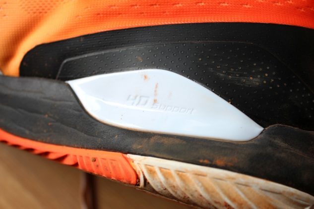 Technologie 4D Support pomáhá stabilizovat botu v oblasti paty.