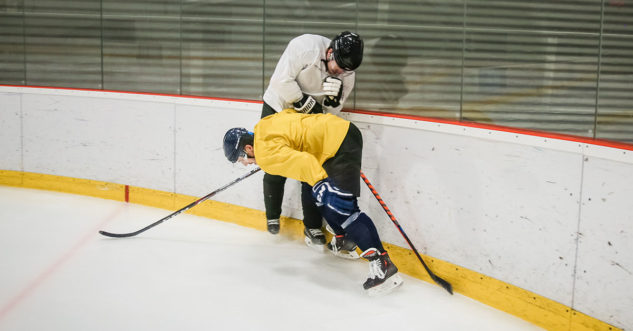 Hokej je kontaktní sport a zranění k němu patří.